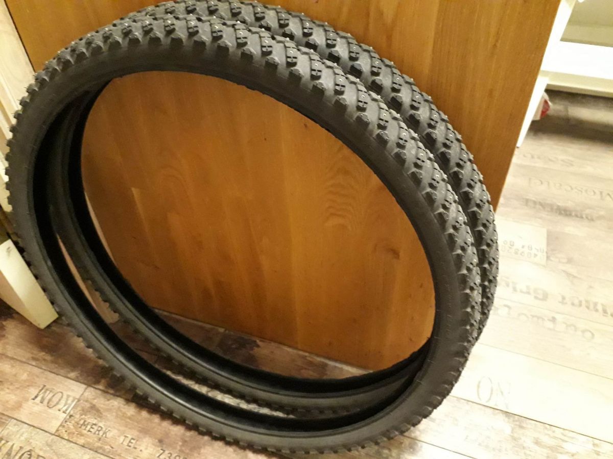 Suomi tyres vinterdäck / dubbdäck 26x1.9, svarta